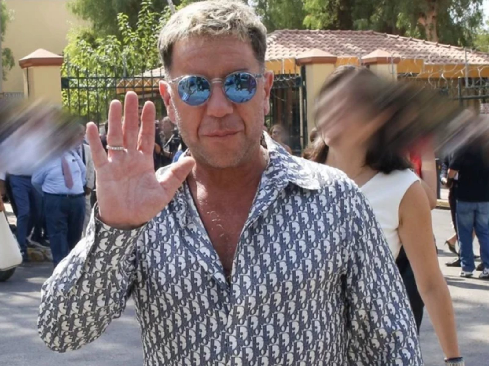 Ο Γιώργος Μαζωνάκης είναι ο πασίγνωστος τραγουδιστής που κατηγορείται για ασέλγεια: Η Επίσημη ανακοίνωση