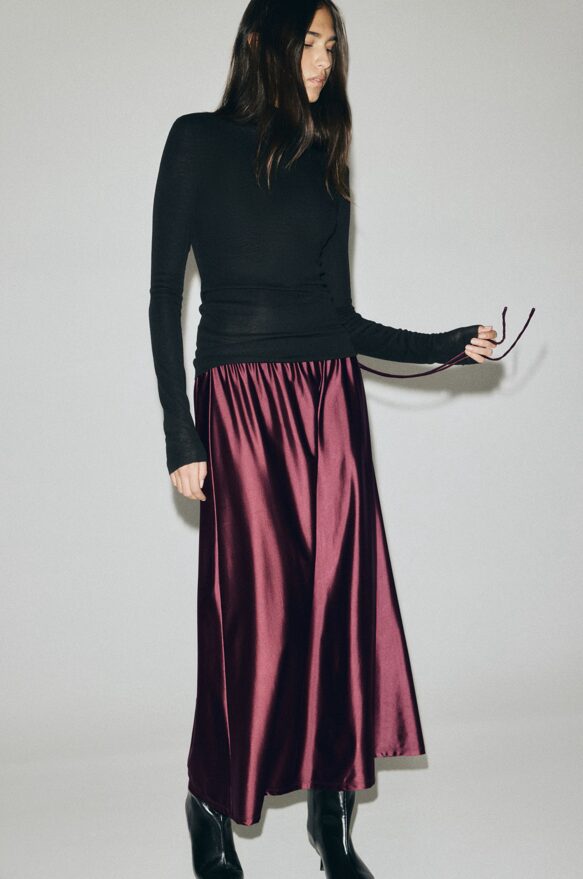 μελιτζανί-σατέν-φούστα-από-τα-H&M-για-τα-Χριστούγεννα- μελιτζανί-σατέν-φούστα-από-τα-H&M-για-τα-Χριστούγεννα-