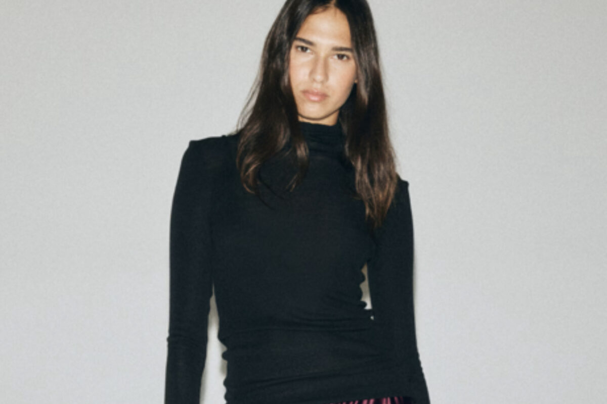 μελιτζανί-σατέν-φούστα-από-τα-H&M-για-τα-Χριστούγεννα-και-την-Πρωτοχρονιά-