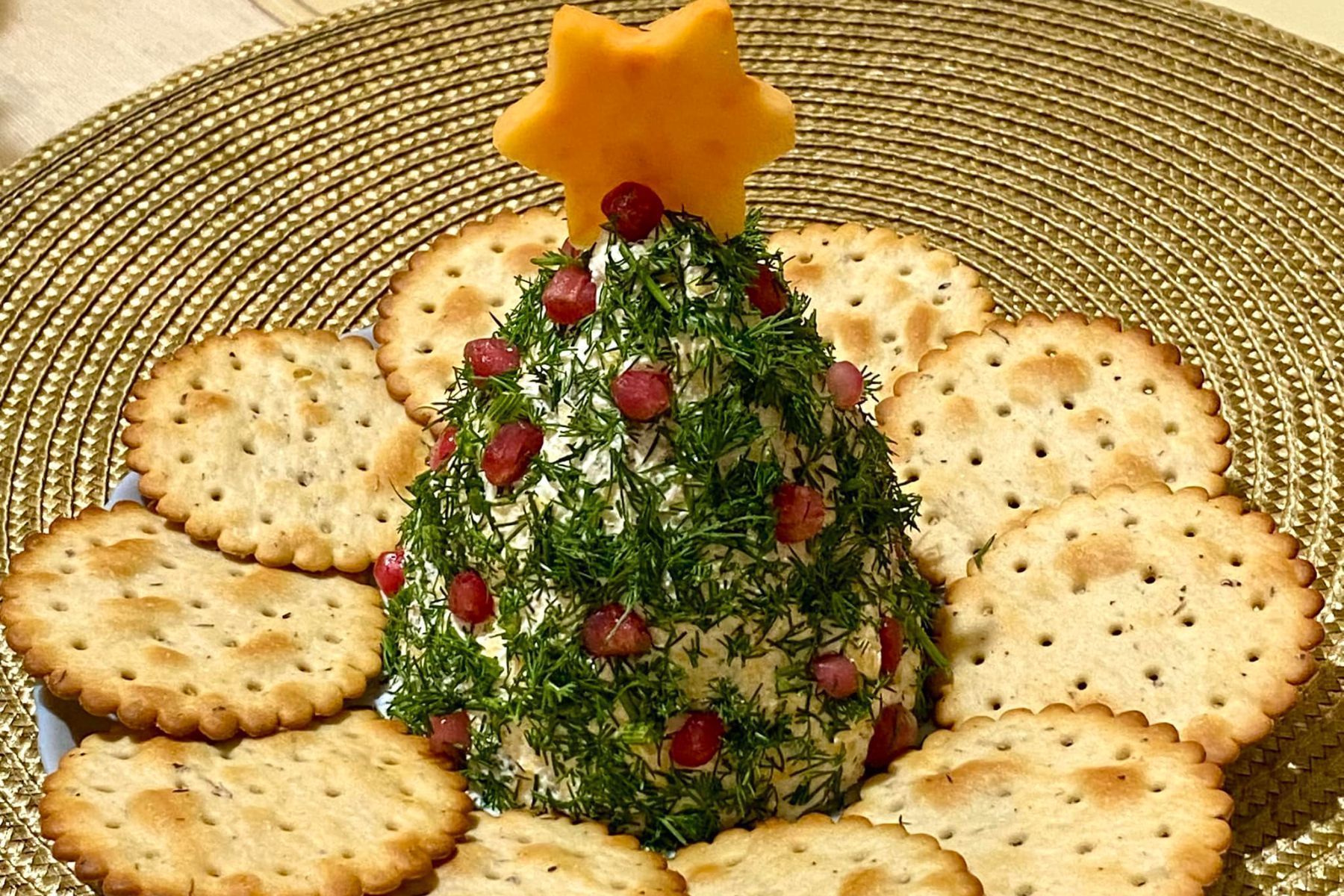 Γιορτινή τυροσαλάτα Χριστουγεννιάτικο δέντρο για μπουφέ