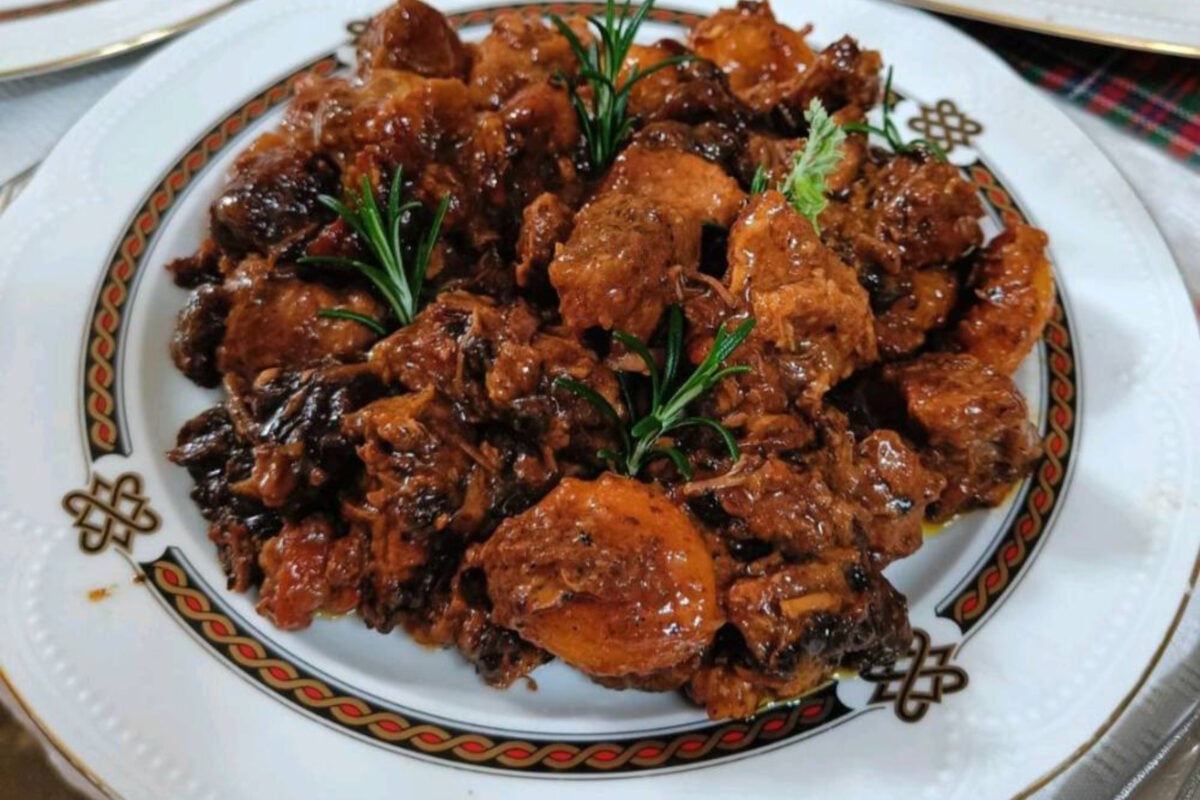 χοιρινό-με-δαμάσκηνα-συνταγή-με-πορτοκάλι-