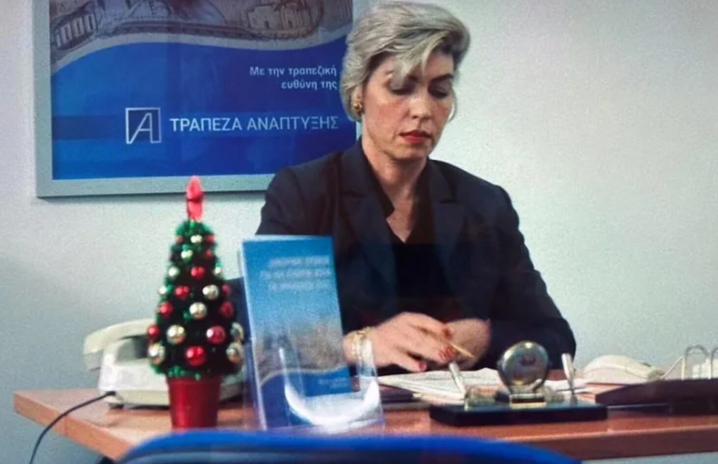 Η γυναίκα με τα μαύρα του The Chase εισβάλλει σε σειρά με ένα ρόλο έκπληξη