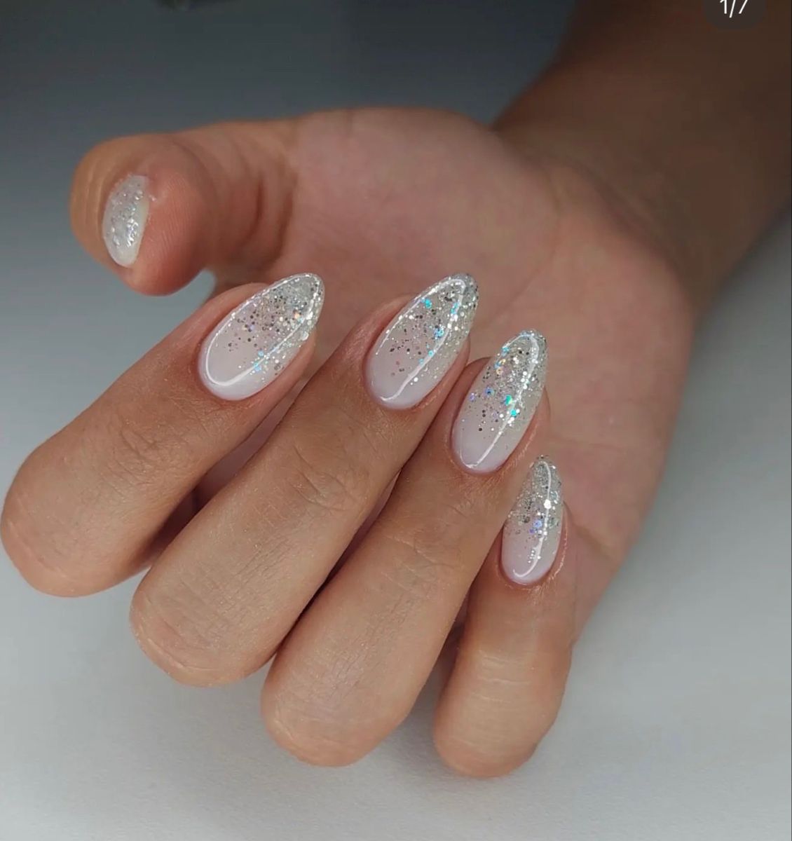 λευκά-νύχια-με-στρας- λευκά-νύχια-με-στρας-