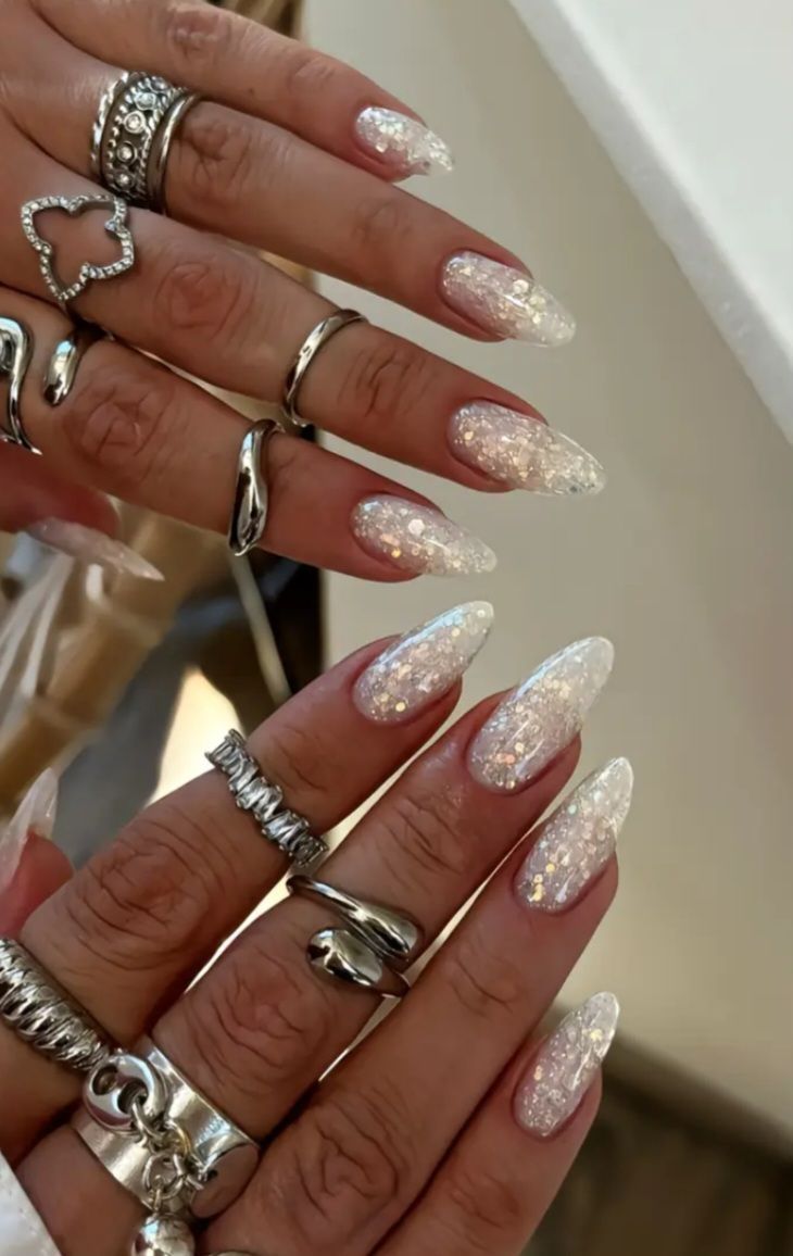 λευκά-νύχια-με-στρας- λευκά-νύχια-με-στρας-