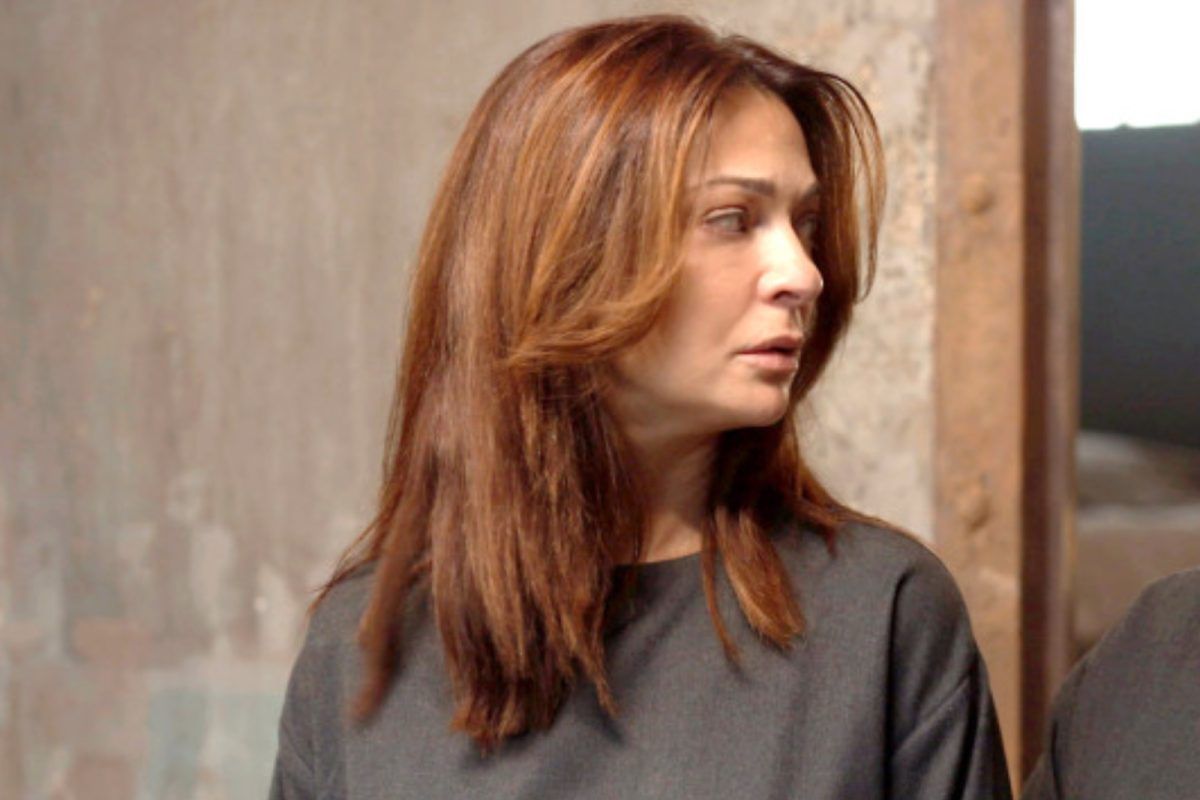 Ηλέκτρα : H Αιμιλία προσπαθεί να σώσει την Ηλέκτρα αλλά είναι αργά