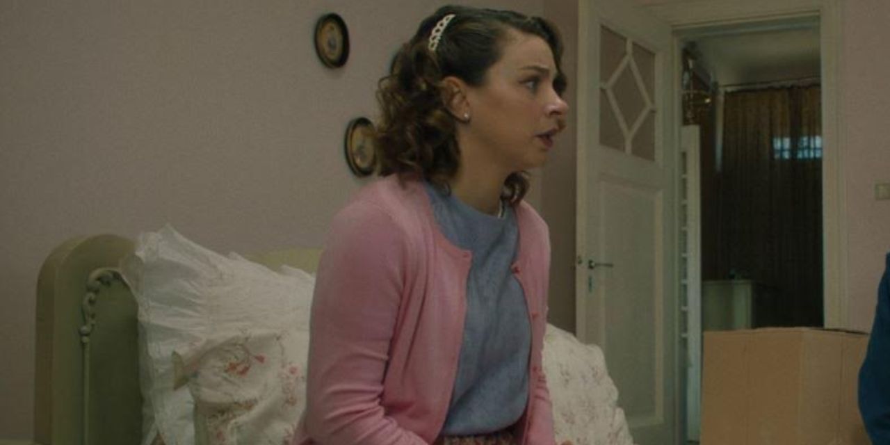 Το Σπίτι Δίπλα στο Ποτάμι-Ιουλία-