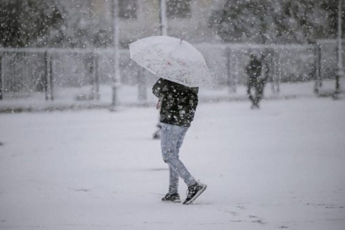 Καιρός Πρωτοχρονιά: Χιόνι μέχρι τη Θάλασσα και στην Αθήνα