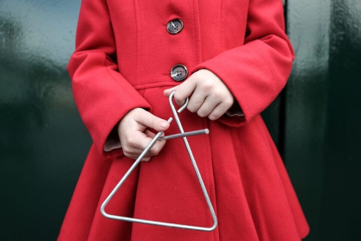 κοριτσάκι-με-τρίγωνο-