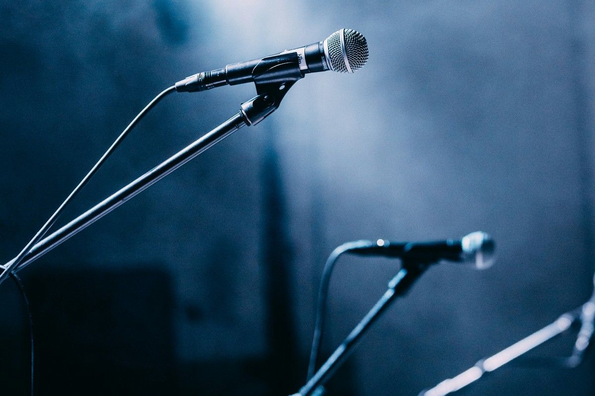 Καταγγελία εις βάρος ενός από τους πιο γνωστούς Έλληνες τραγουδιστές