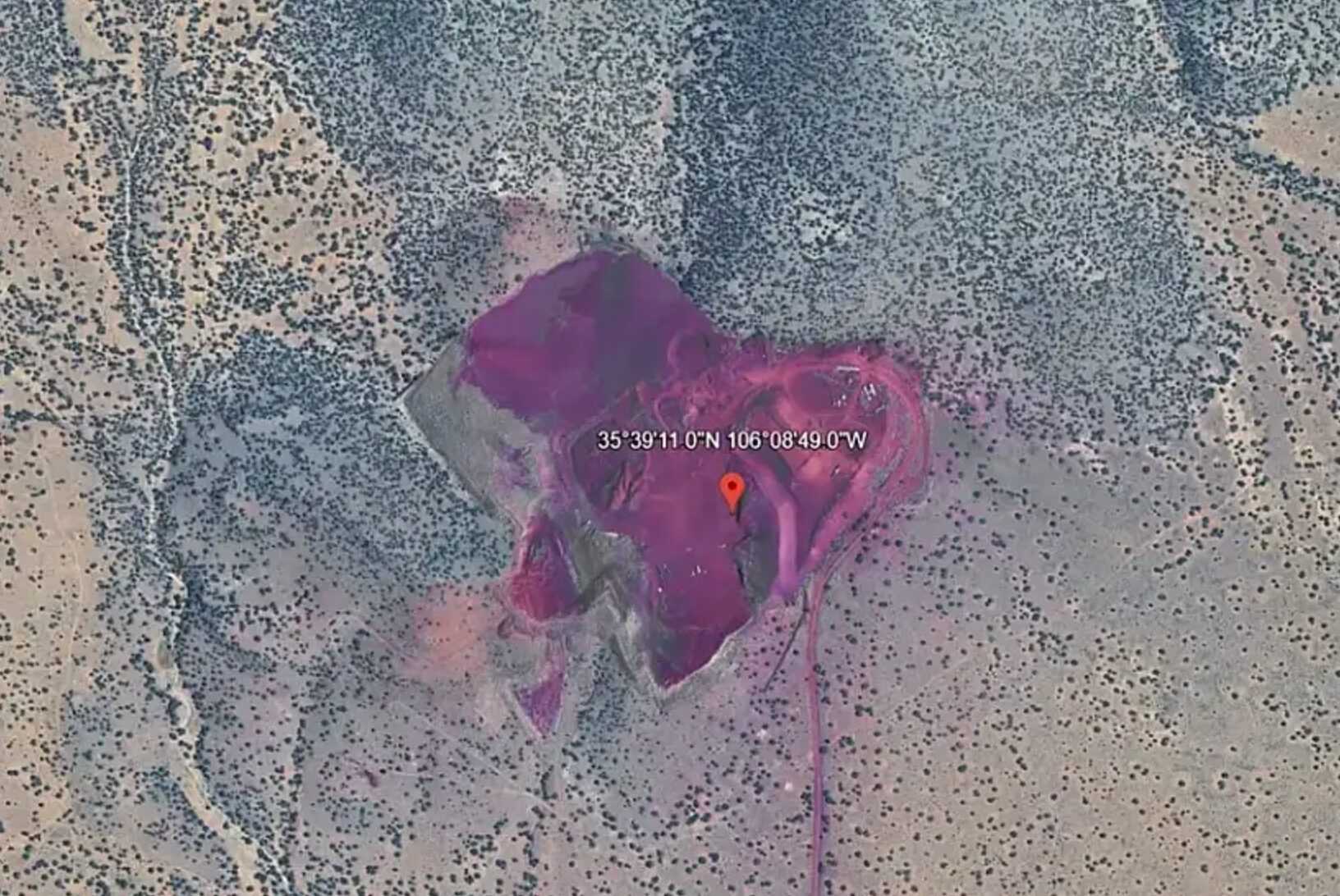 Κόκκινος-λεκές-στην-έρημο-