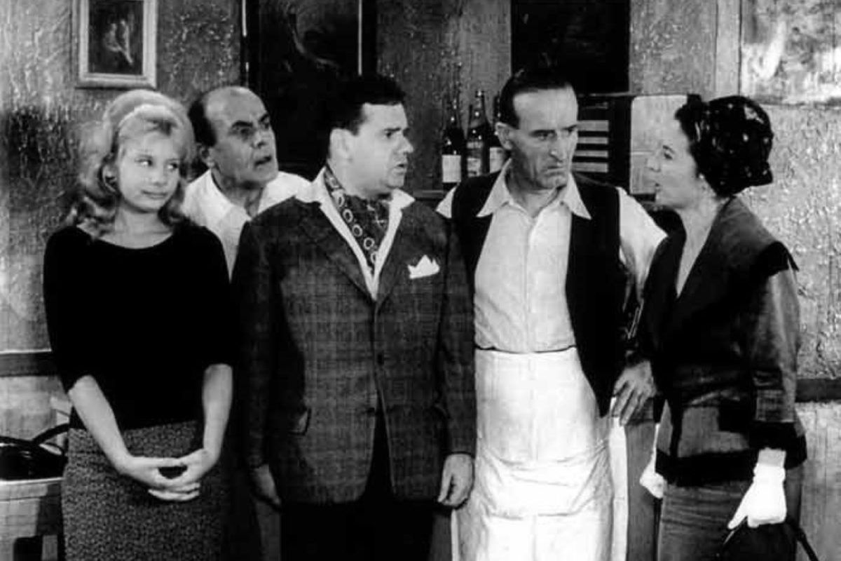 Ο Κωμικός Έλληνας ηθοποιός που είδε την αδερφή του να πεθαίνει στα χέρια της μάνας του κι έφυγε με ένα τεράστιο παράπονο