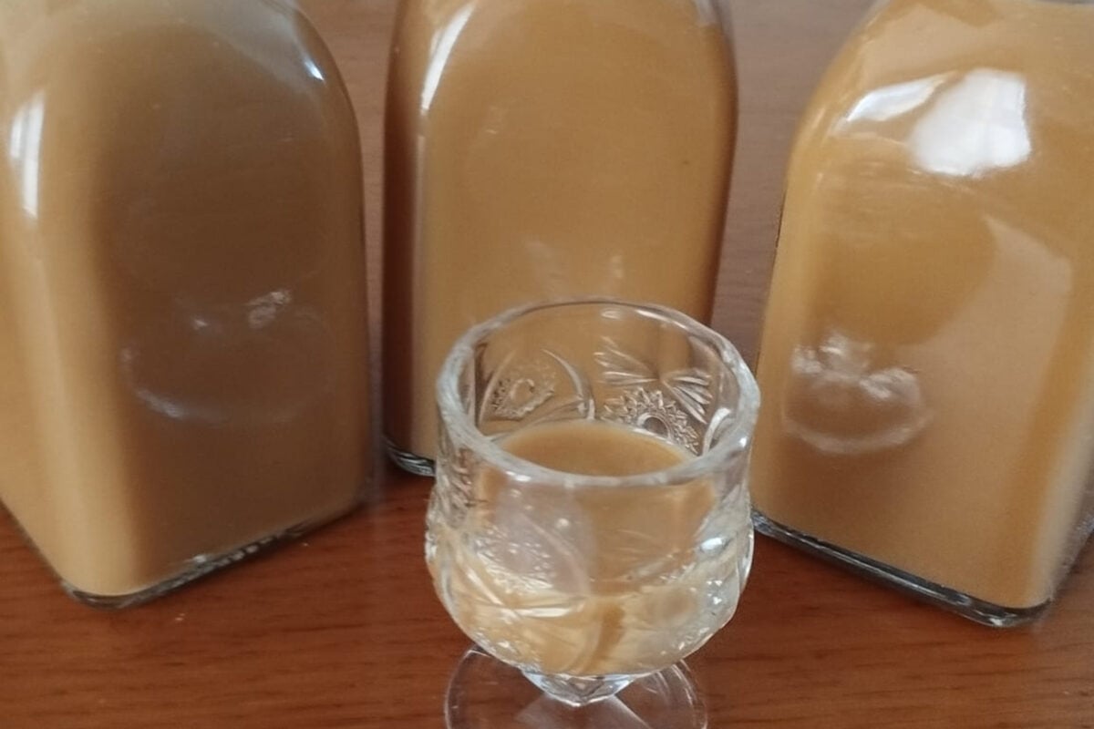 Λικέρ καραμέλα τύπου Baileys για τα Χριστούγεννα
