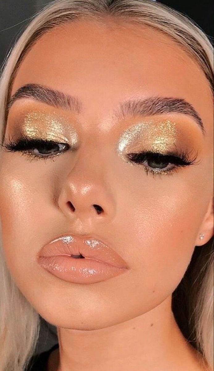 σκιά-με-γκλίτερ-και-nude-κραγιόν- σκιά-με-γκλίτερ-και-nude-κραγιόν-