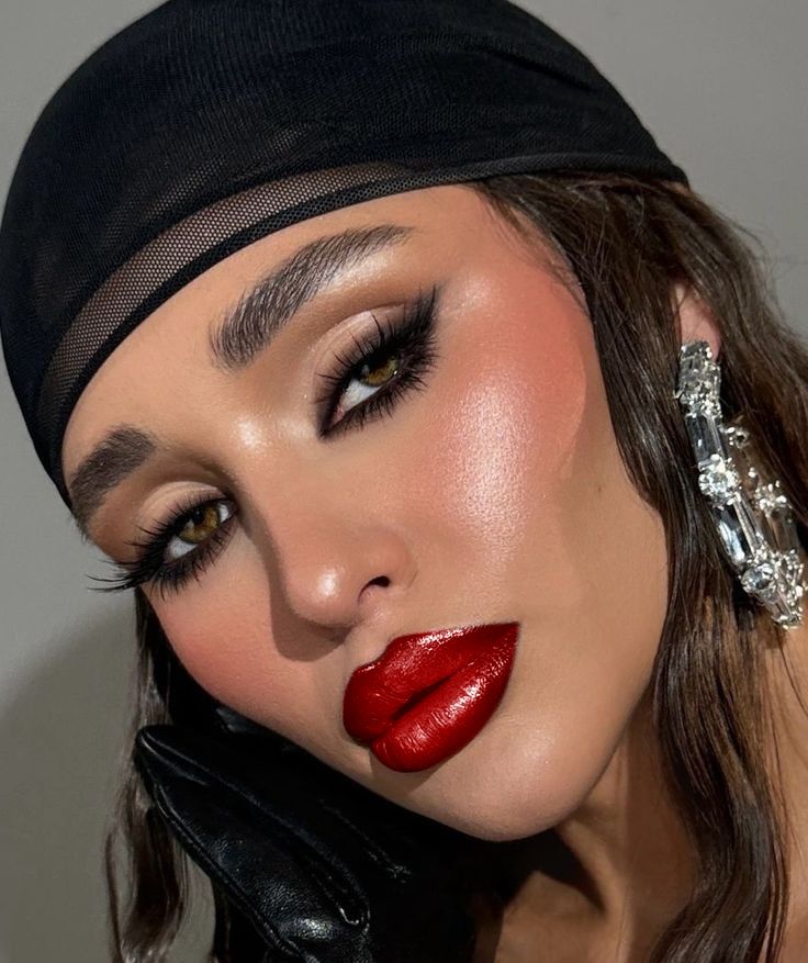 κόκκινο-κραγιόν-με-λάμψη-