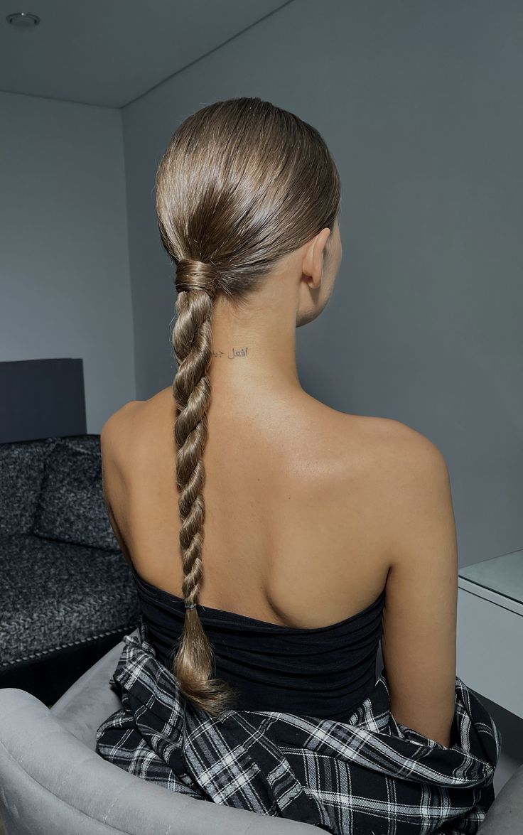 χαμηλή-πλεξούδα- χαμηλή-πλεξούδα-