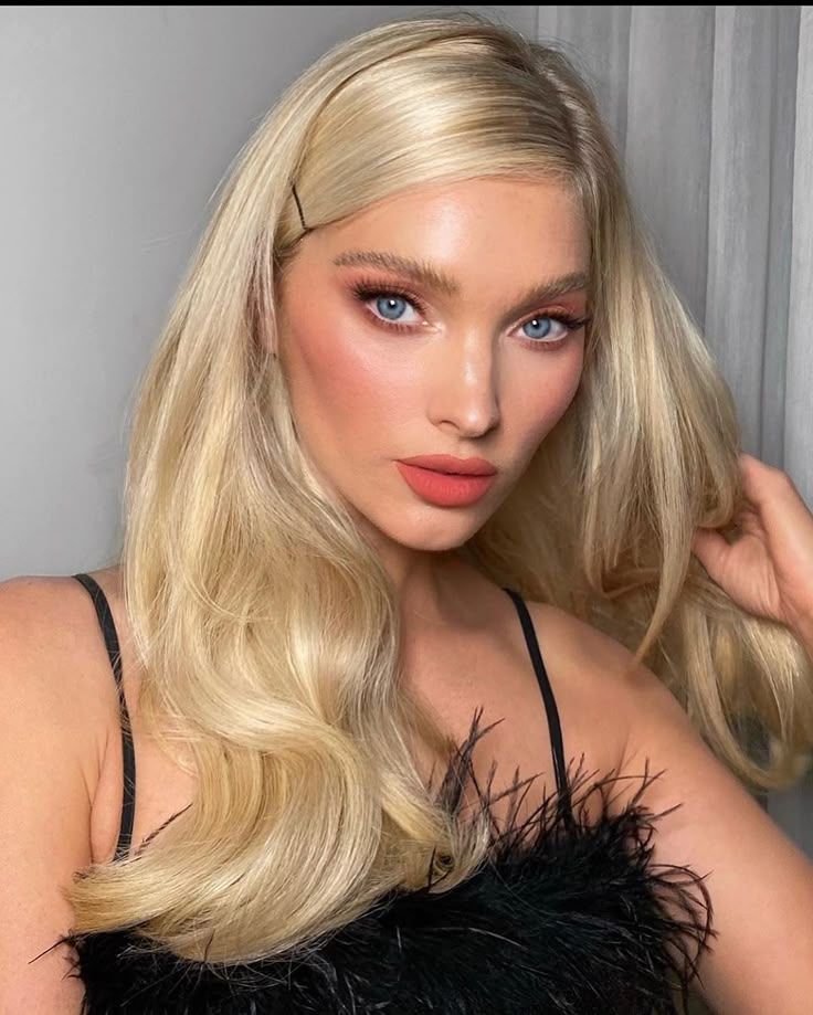 τσιμπιδάκια-σε-ξανθά μαλλιά- τσιμπιδάκια-σε-ξανθά μαλλιά-