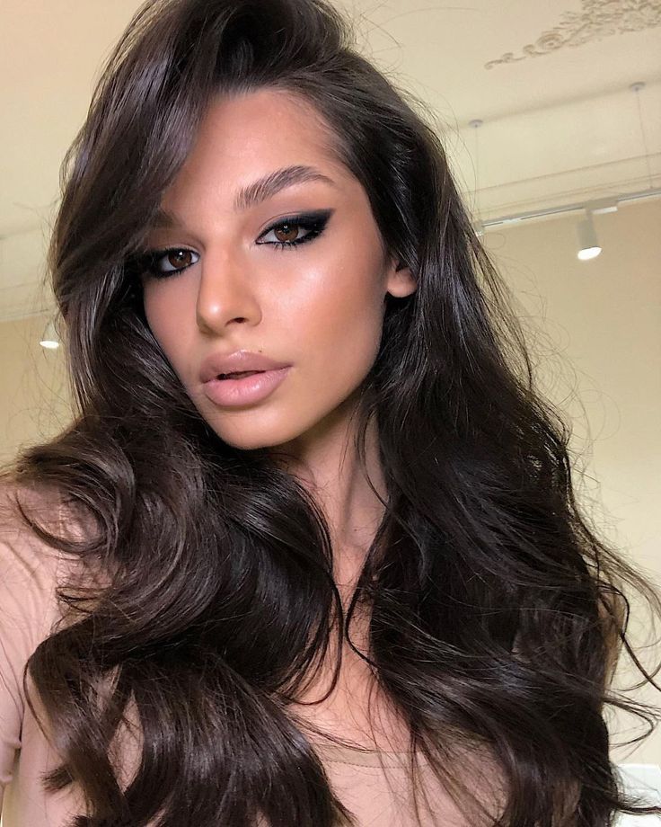 κυματιστά-μαλλιά-σε-μελαχρινή- κυματιστά-μαλλιά-σε-μελαχρινή-