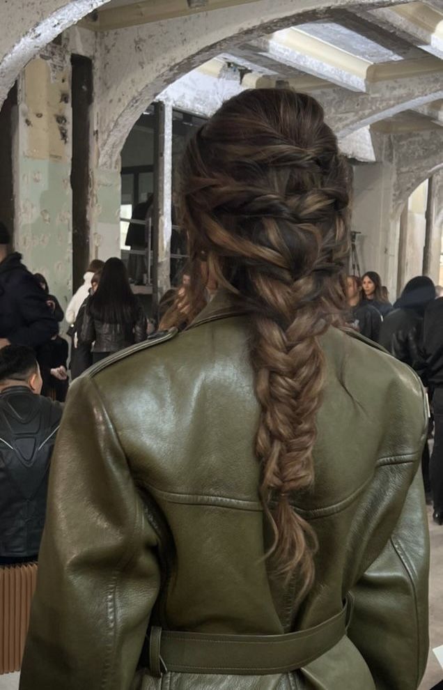 πλεξούδα-σε-μακριά μαλλιά-