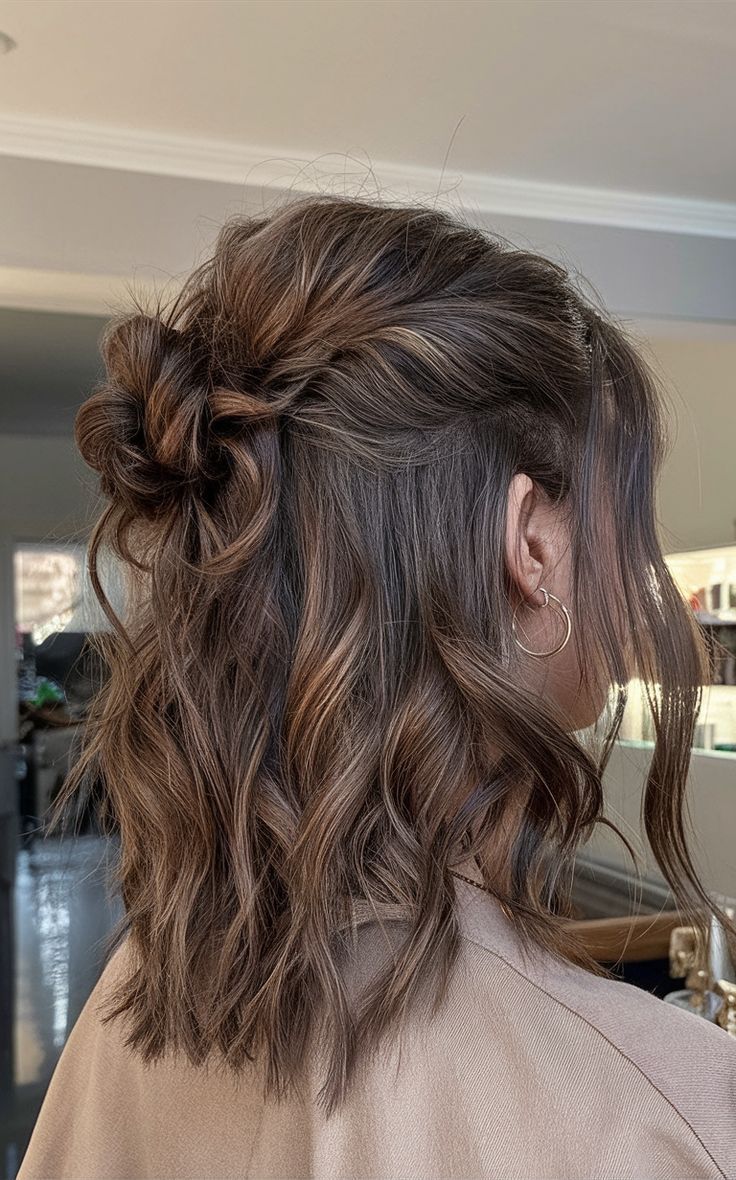 κυματιστά μαλλιά-με-κότσο-