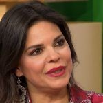 Η Μαρίνα Ασλάνογλου στόλισε το Χριστουγεννιάτικο δέντρο της και μας μάγεψε με την εντυπωσιακή διακόσμηση της