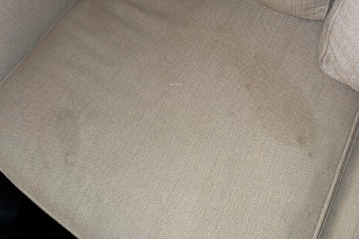 δύσκολοι-λεκέδες-στον-καναπέ-