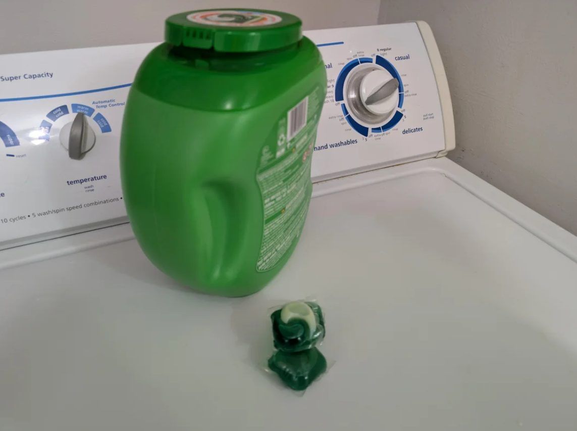 μπουκάλι-απορρυπαντικού-πλυντηρίου-