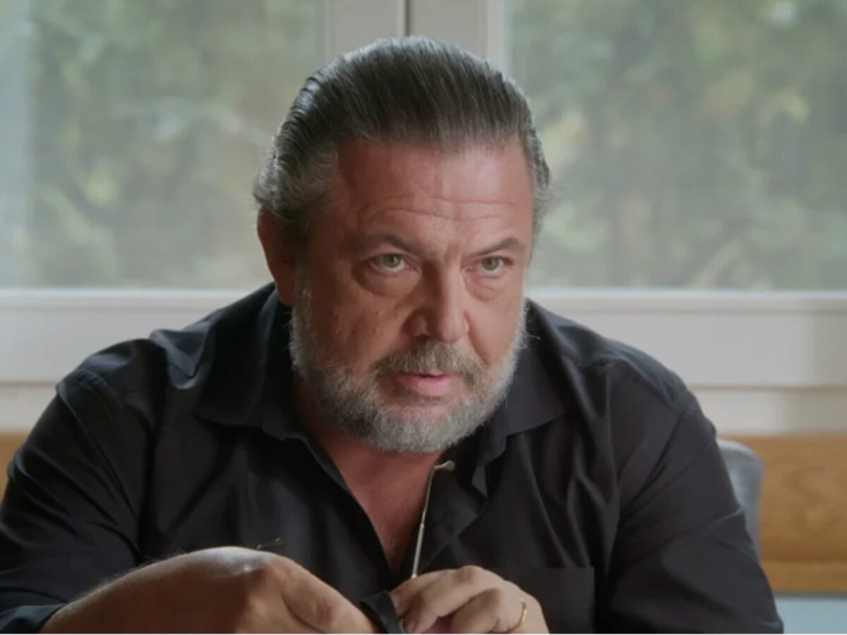 Να μ αγαπάς: Ο Θεόφιλος εκλιπαρεί γονατιστός την Νικαίτη