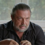 Να μ αγαπάς: Ο Θεόφιλος εκλιπαρεί γονατιστός την Νικαίτη