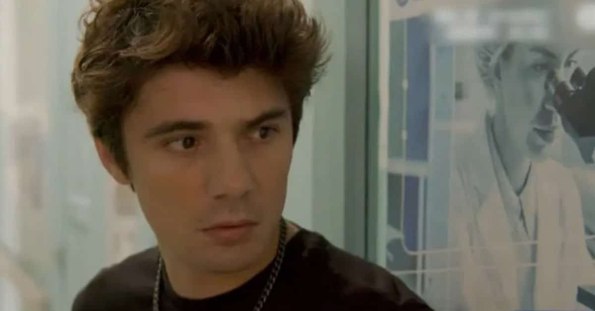 Να μ’ αγαπάς: Ο Λευτέρης γίνεται διευθυντής και διώχνει τον Ορφέα με τις κλωτσιές