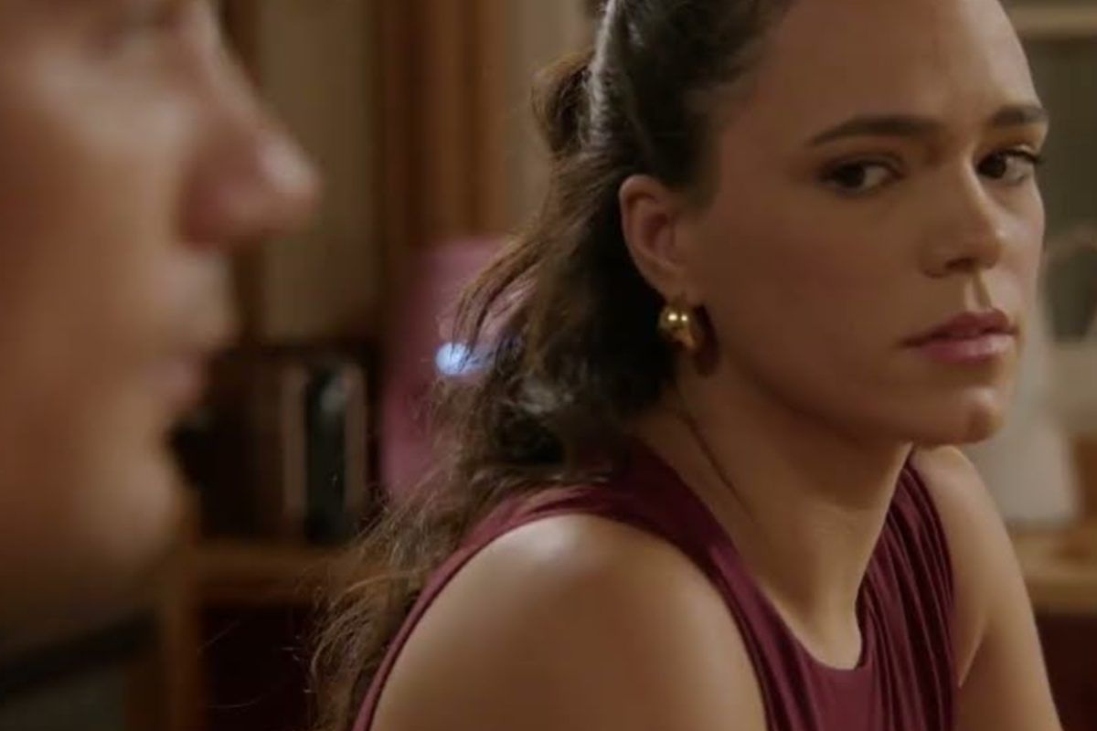 Να μ' αγαπάς-Φωτεινή-