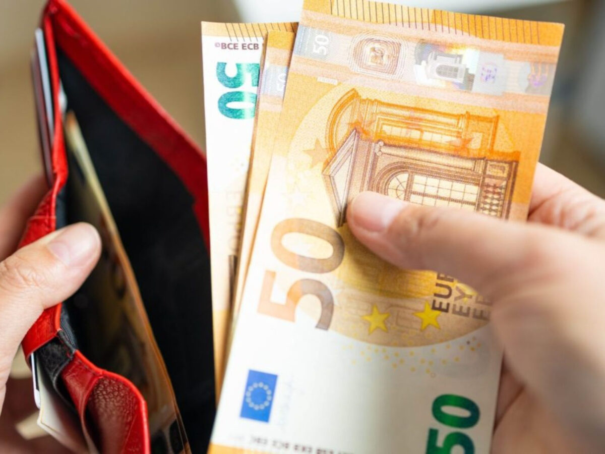 Νέο voucher 200 ευρώ: Ποιοι είναι οι δικαιούχοι και ποια η διαδικασία της αίτησης