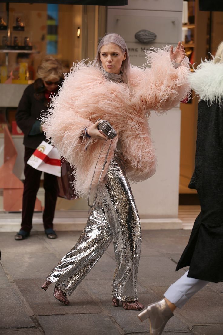 ροζ-γούνα-με-κρόσσια-