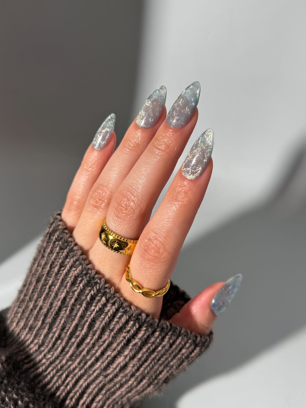 ασημί-νύχια-με-γκλίτερ- ασημί-νύχια-με-γκλίτερ-