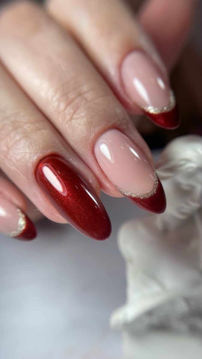 κόκκινα-νύχια-με-γκλίτερ-και-στρας-