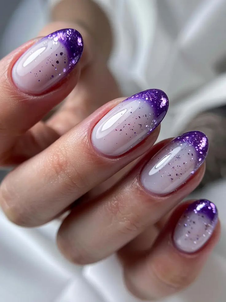 γαλλικό μανικιούρ-σε-μοβ-με-στρας-