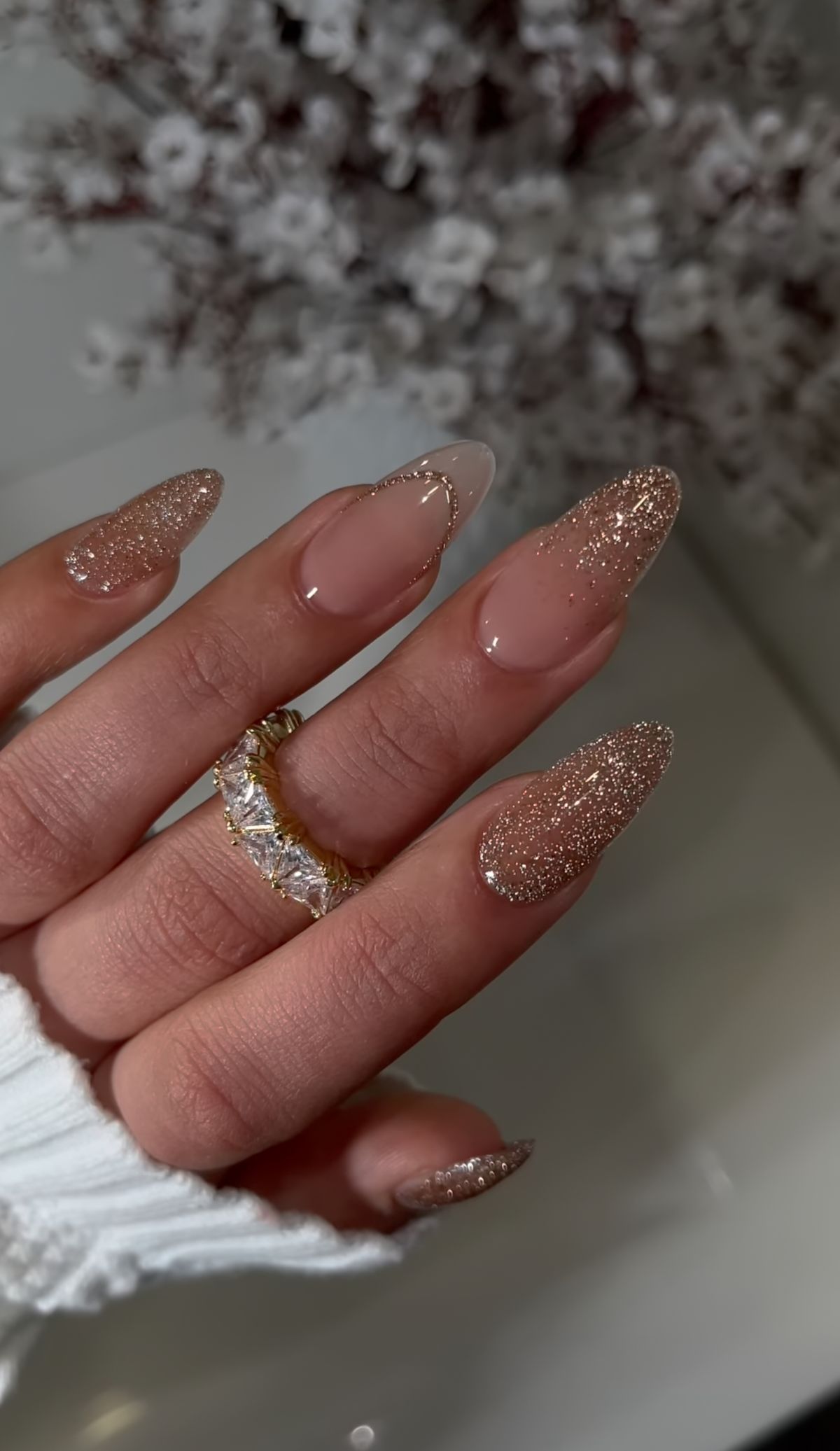 νύχια-με-χρυσά γκλίτερ-