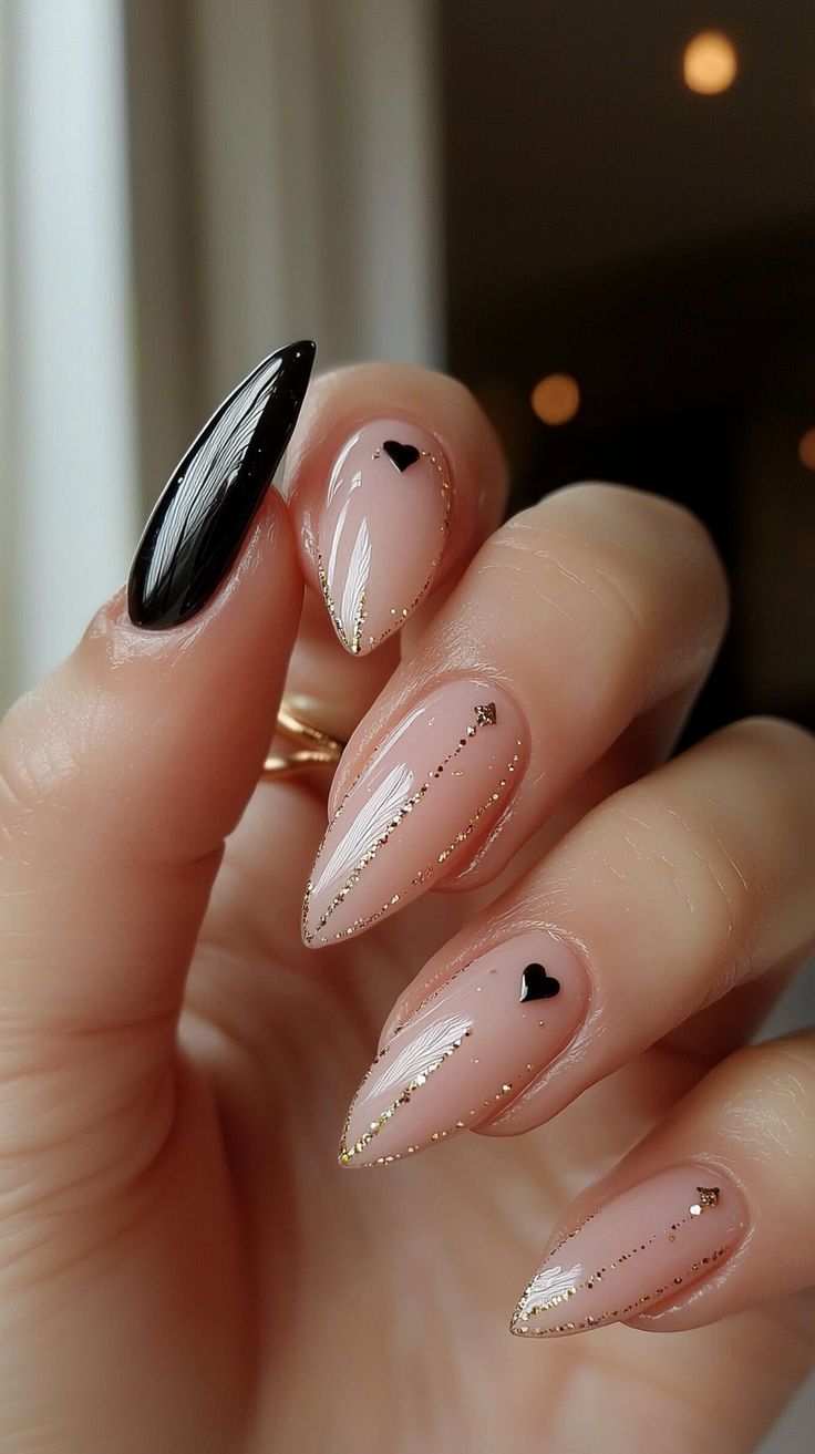 μαύρα-και-nude-νύχια-με-χρυσά γκλίτερ-