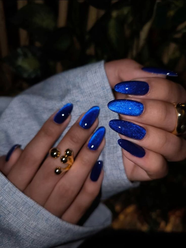 μπλε ηλεκτρίκ-velvet-νύχια-