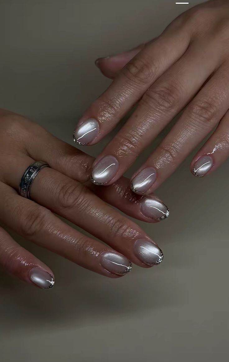 γαλλικό μανικιούρ-σε-φυσικά-νύχια-σε-ασημί-