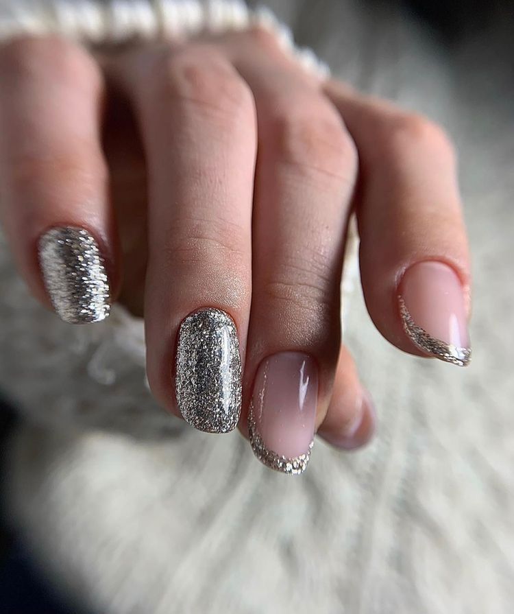 γαλλικό μανικιούρ-με-ασημί γκλίτερ-