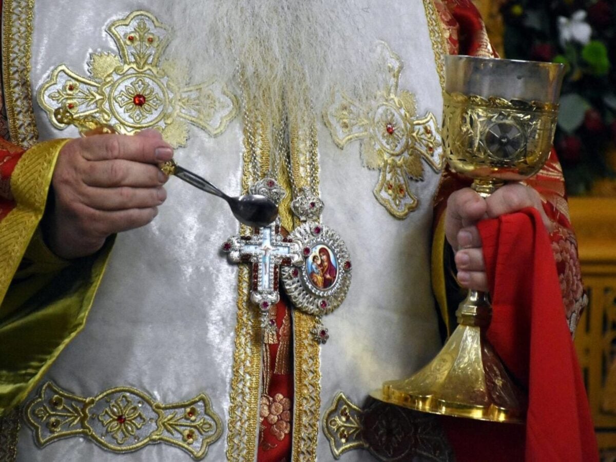 Ποιες ημέρες κοινωνάμε τα Χριστούγεννα και τι ώρα