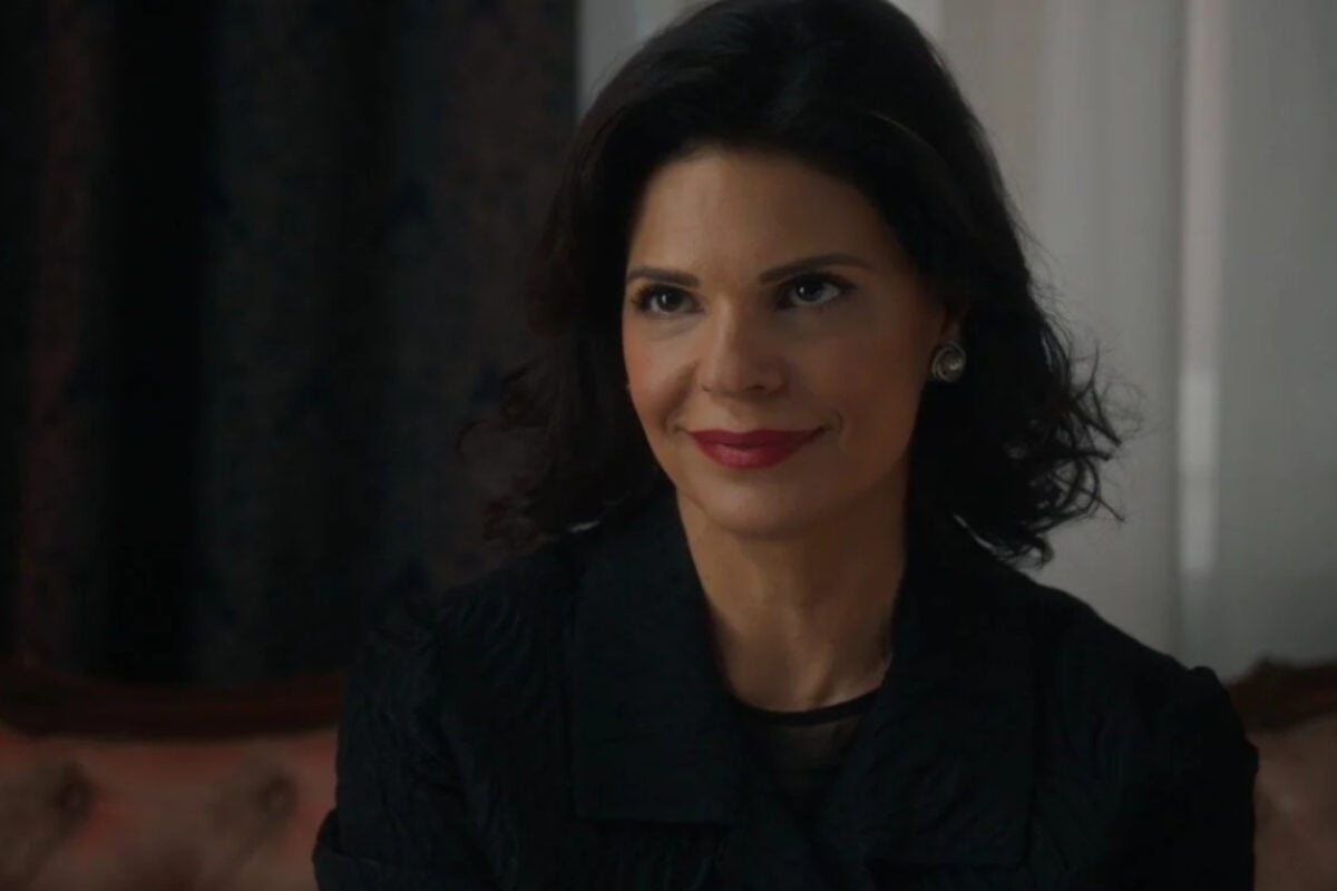 Πόρτο Λεόνε: Η Αλεξάνδρα βάζει το μαχαίρι στον λαιμό της και χάνει τον έλεγχο