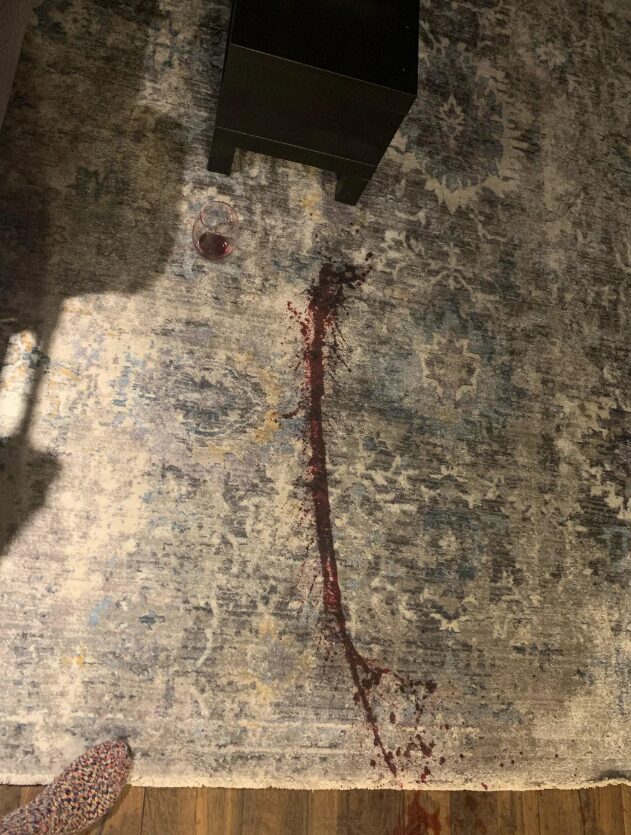 λεκές-από-κρασί-στο-χαλί-