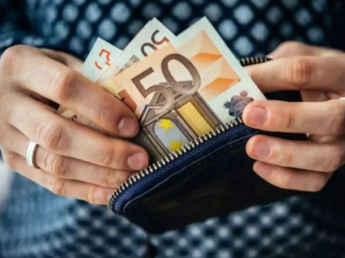 Πόσο αυξάνονται οι μισθοί των εργαζομένων σε δημόσιο και ιδιωτικό τομέα από το 2026