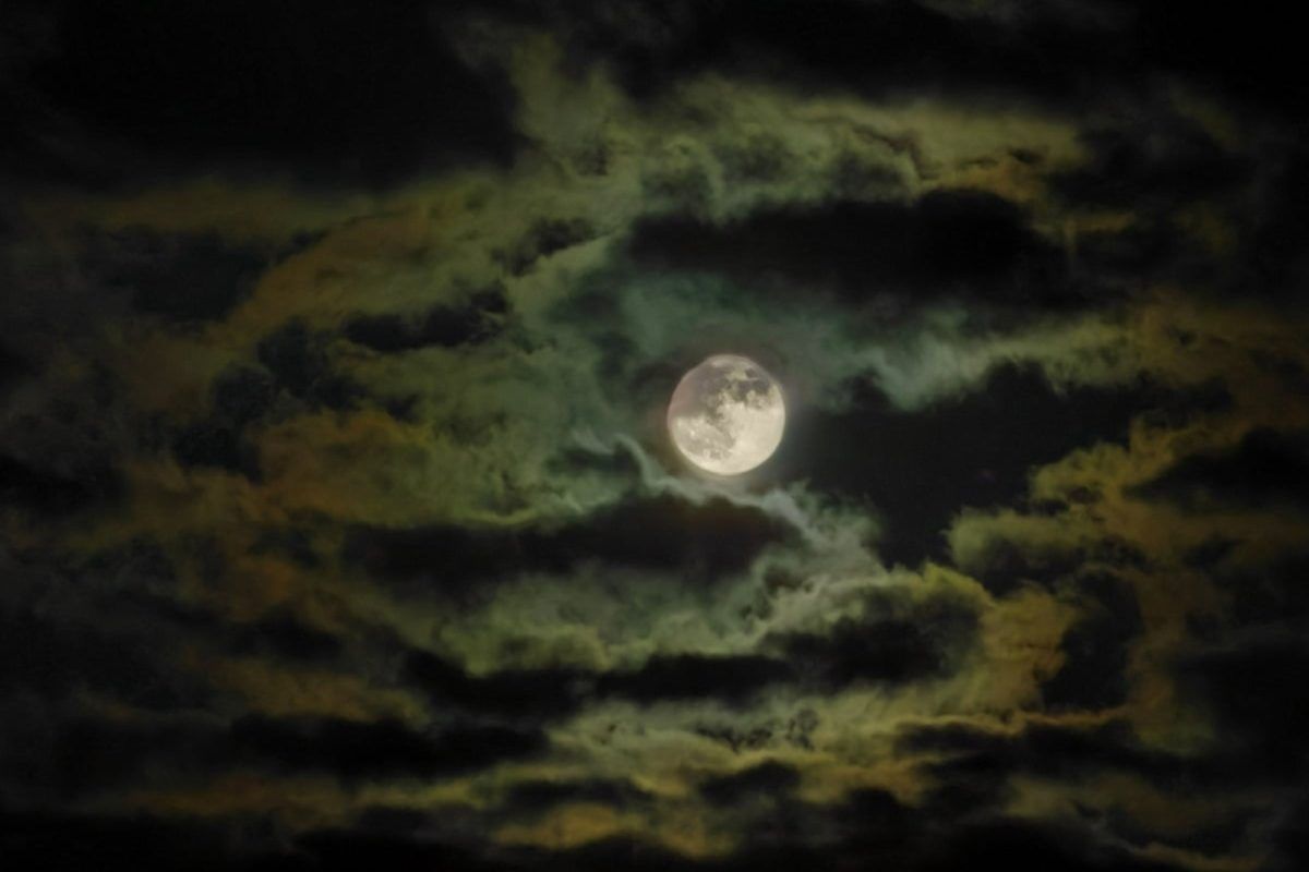 Ψυχρή Πανσέληνος ή Μεγάλη νύχτα: Πότε είναι και γιατί ονομάζεται έτσι το τελευταίο φεγγάρι του χρόνου