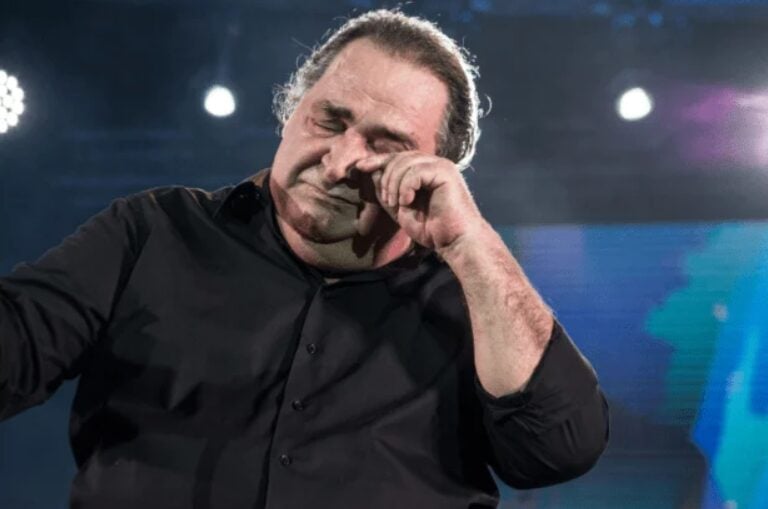 Βασίλης-Καρράς-συγκινημένος-