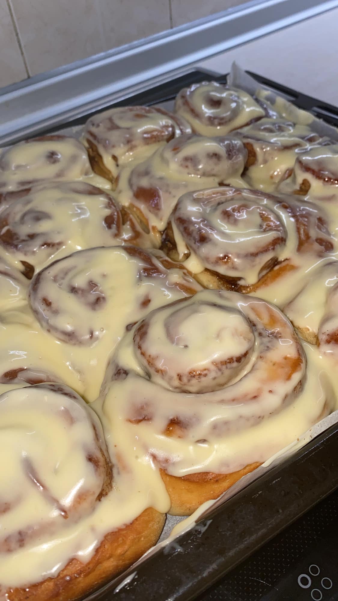 ρολάκια-κανέλας-με-γλάσο-