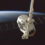δορυφόρος-στο-διάστημα-