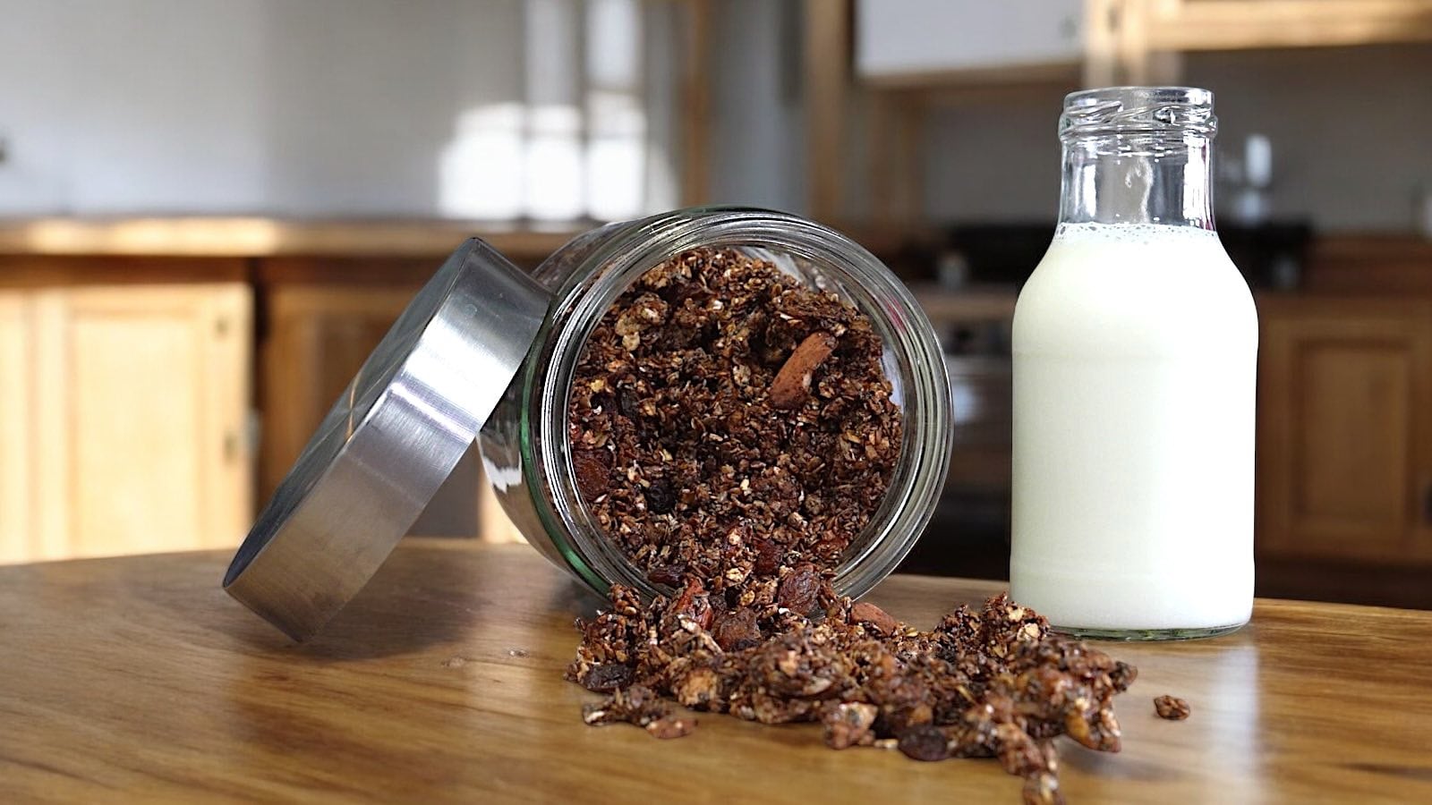 Σπιτική γκρανόλα σοκολάτα για το πρωινό όλης της οικογένειας