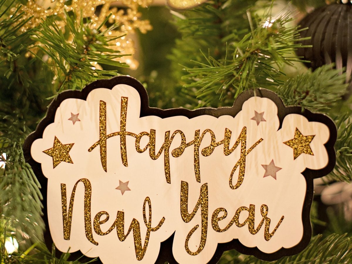 Τα έθιμα της Πρωτοχρονιάς για καλοτυχία και προστασία από το κακό μάτι και τις αναποδιές